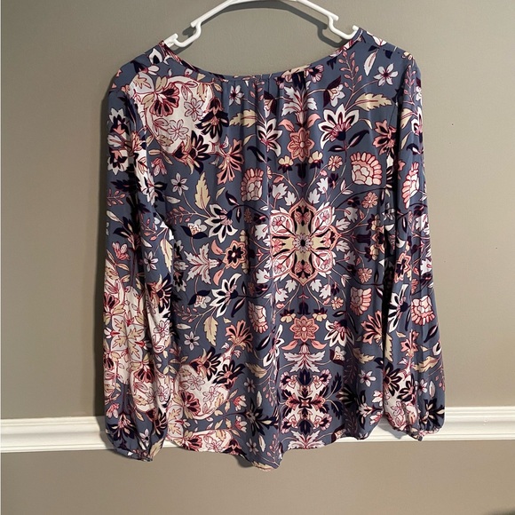 ⭐️4 for $10⭐️Paisley Floral Flowy Long Sleeve Blouse. - Picture 4 of 9